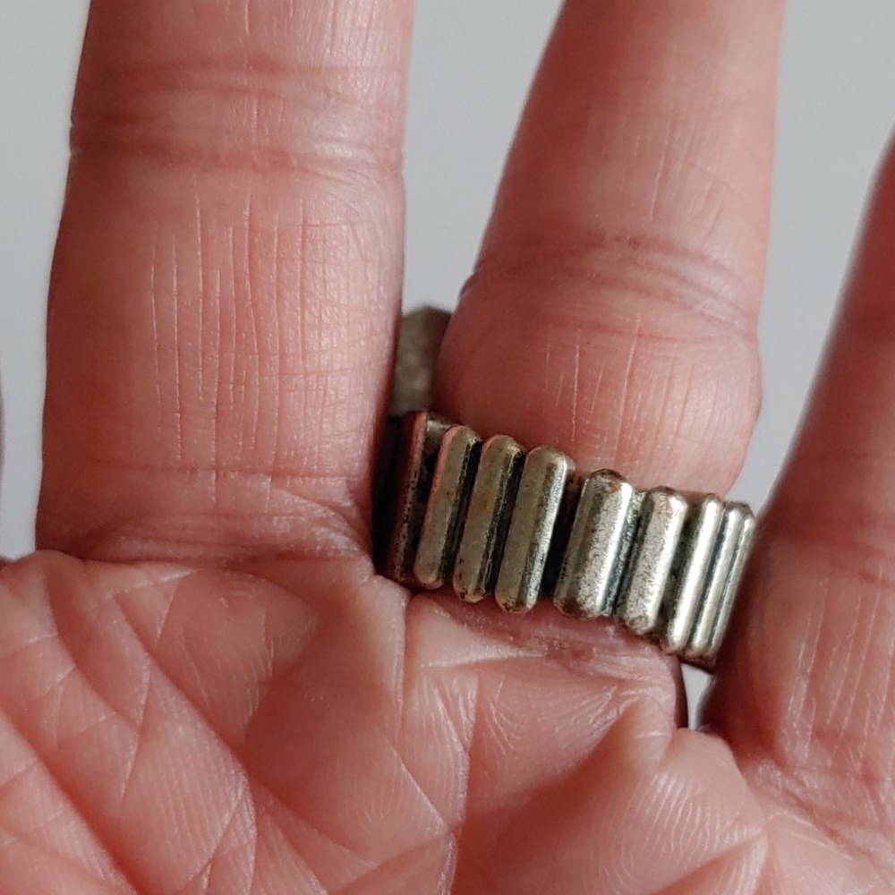 Ring - Picture 2 of 6